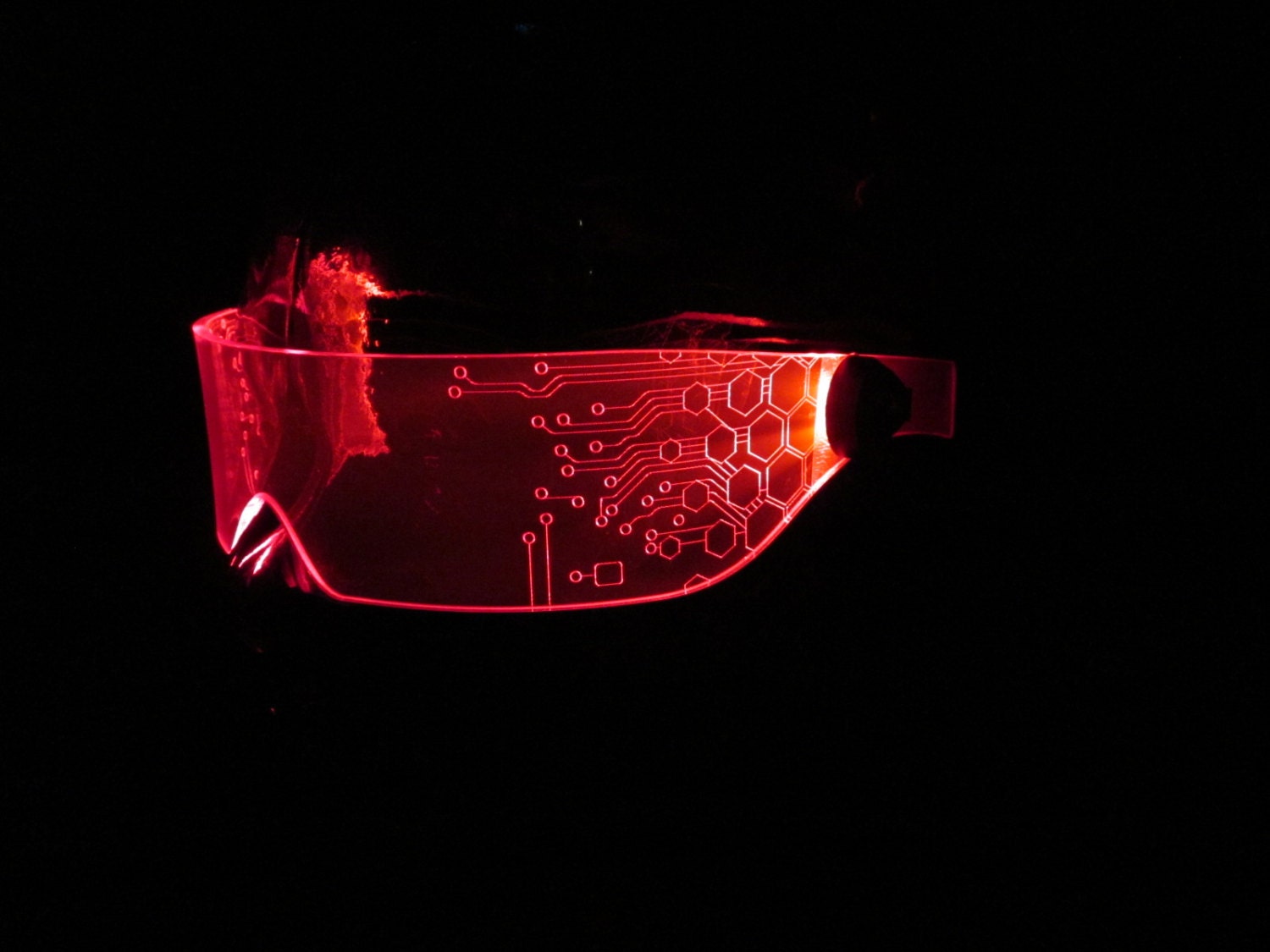 Das Original Beleuchtete Cyberpunk Cyber Goth Visier V1 Rot Schaltung Hexe Das Original Beleuchtete Cyberpunk Cyber Goth Visier V1 Rot Schaltung Hexe von illumicyberwear