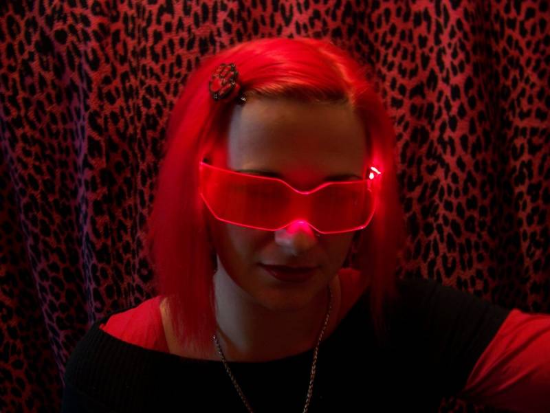 Das Original Beleuchtete Cyberpunk Cyber Goth Visier V2 Neon Rot von illumicyberwear