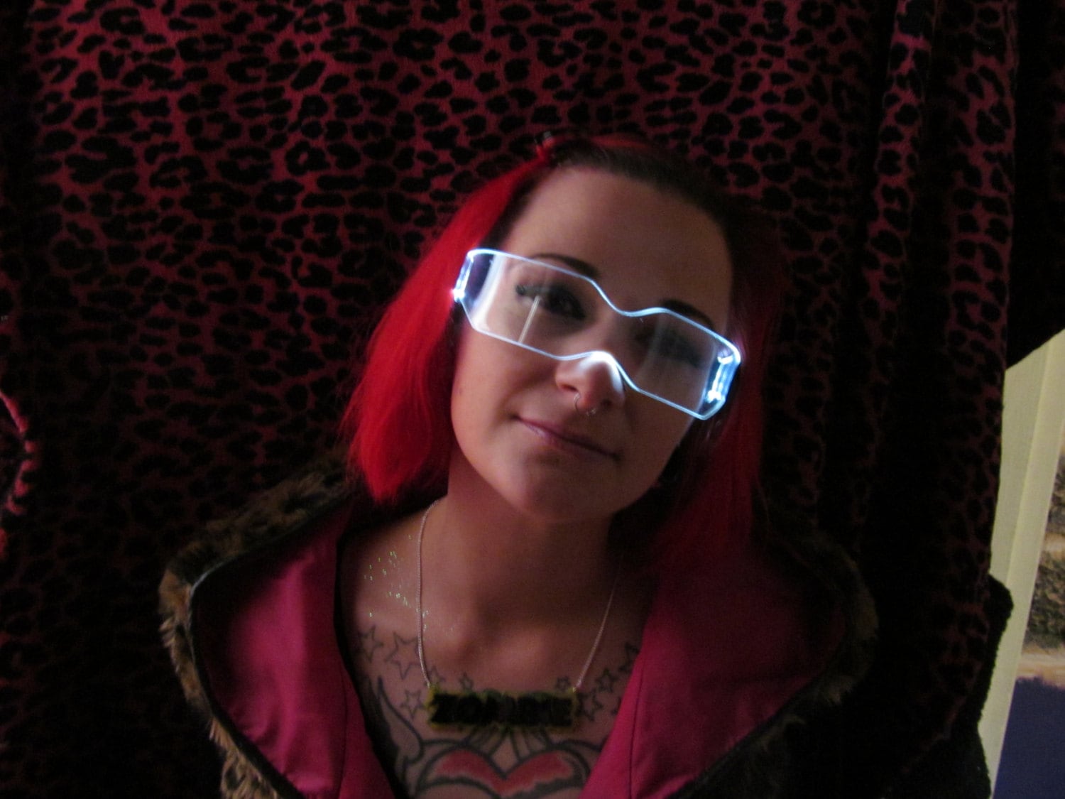 Das Original Beleuchtete Cyberpunk Cyber Goth Visier V2 Wähle Deine Eigene Led-Farbe Das Original Beleuchtete Cyberpunk Cyber Goth Visier V2 Wähle Deine Eigene Led-Farbe von illumicyberwear