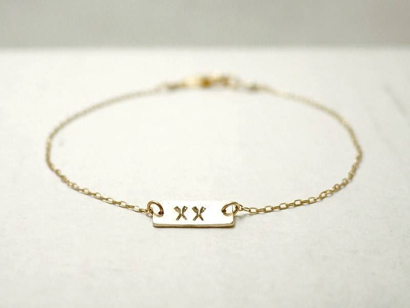 Initial Tag Armband - Personalisiertes Bettelarmband Benutzerdefinierter Zierlicher Schmuck Initial Tag Armband - Personalisiertes Bettelarmband Benutzerdefinierter Zierlicher Schmuck von illusy
