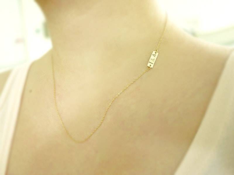 Initial Tag Halskette - Kleiner Anhänger Personalisierte Seitlicher Individuelle Zierliche Illusy Initial Tag Halskette - Kleiner Anhänger Personalisierte Seitlicher Individuelle Zierliche Illusy von illusy