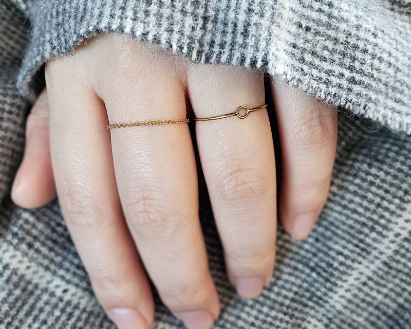 Kreis Kettenring - Klitzekleine Kette Gold Silber Stacking Layering Minimal Illusorisch Kreis Kettenring - Klitzekleine Kette Gold Silber Stacking Layering Minimal Illusorisch von illusy