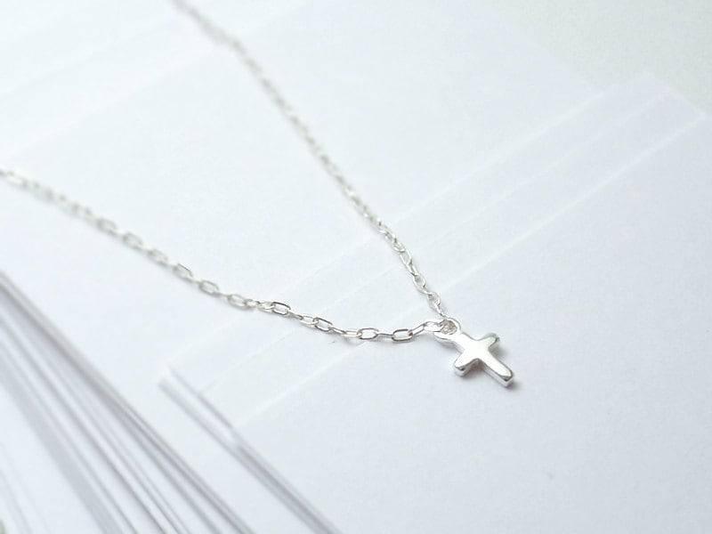 Kreuz Halskette - Zierliche Silber Kette Minimal Layering Illusion von illusy