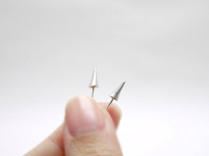 Spike Ohrstecker - Sterling Silber Punkte Einfache Kantige Minimale Schmuck Spike Ohrstecker - Sterling Silber Punkte Einfache Kantige Minimale Schmuck von illusy