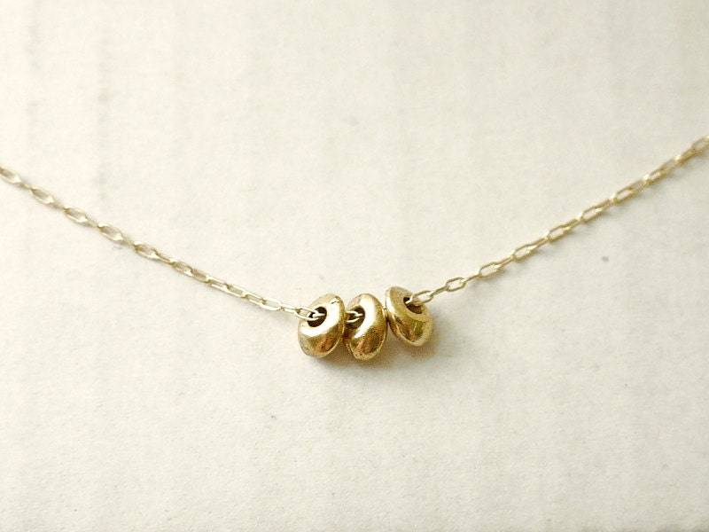 Tropfenförmige Perlenkette - Antik Goldrand An Vergoldeter Kette Zierlich Illusorisch Tropfenförmige Perlenkette - Antik Goldrand An Vergoldeter Kette Zierlich Illusorisch von illusy