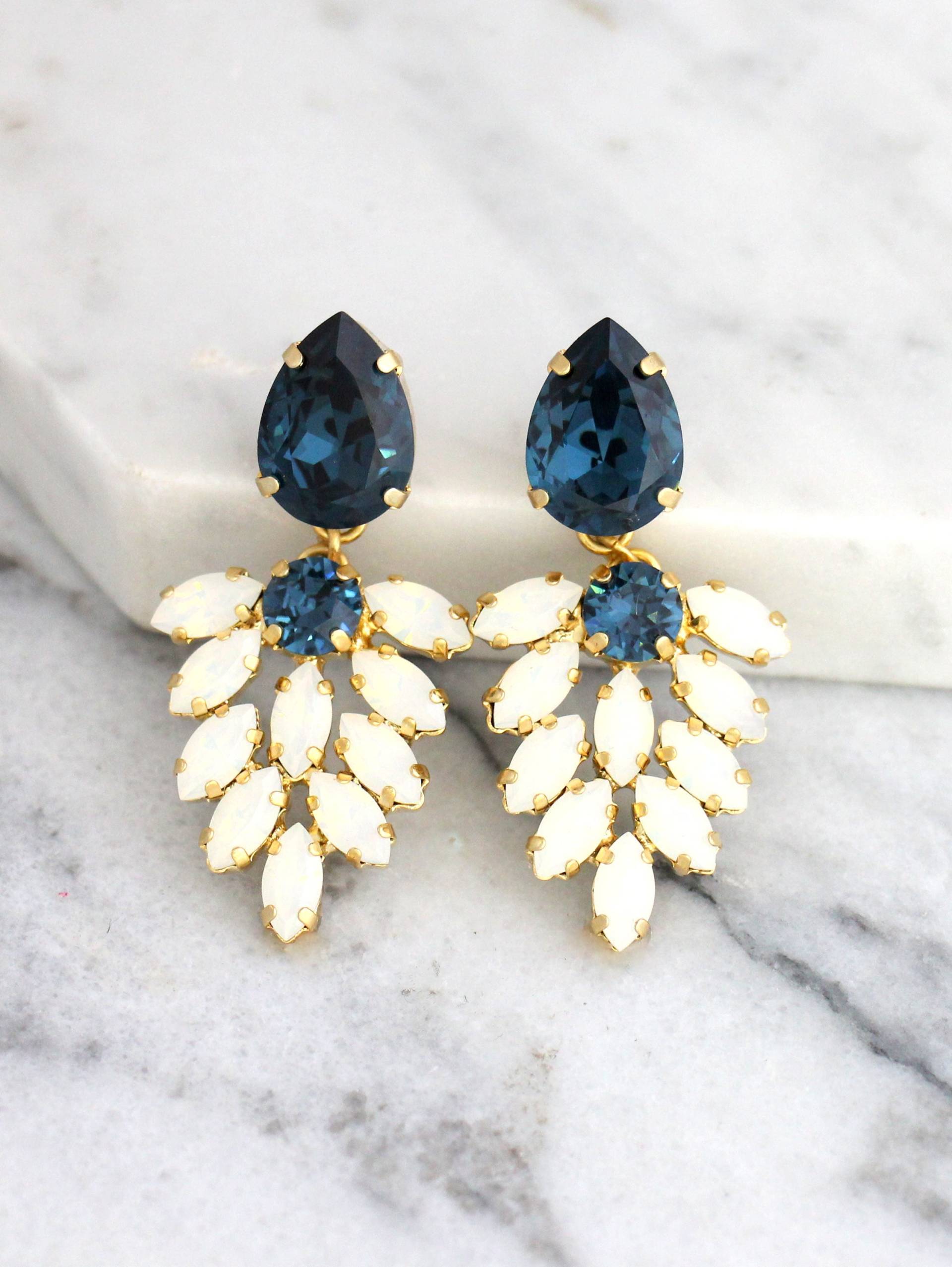 Blaue Marine Kristallohrringe, Braut Ohrringe, Kronleuchter, Blau Weißer Opal Dunkelblaue Baumeln Kronleuchter Ohrringe Blaue Marine Kristallohrringe, Braut Ohrringe, Kronleuchter, Blau Weißer Opal Dunkelblaue Baumeln Kronleuchter Ohrringe von iloniti