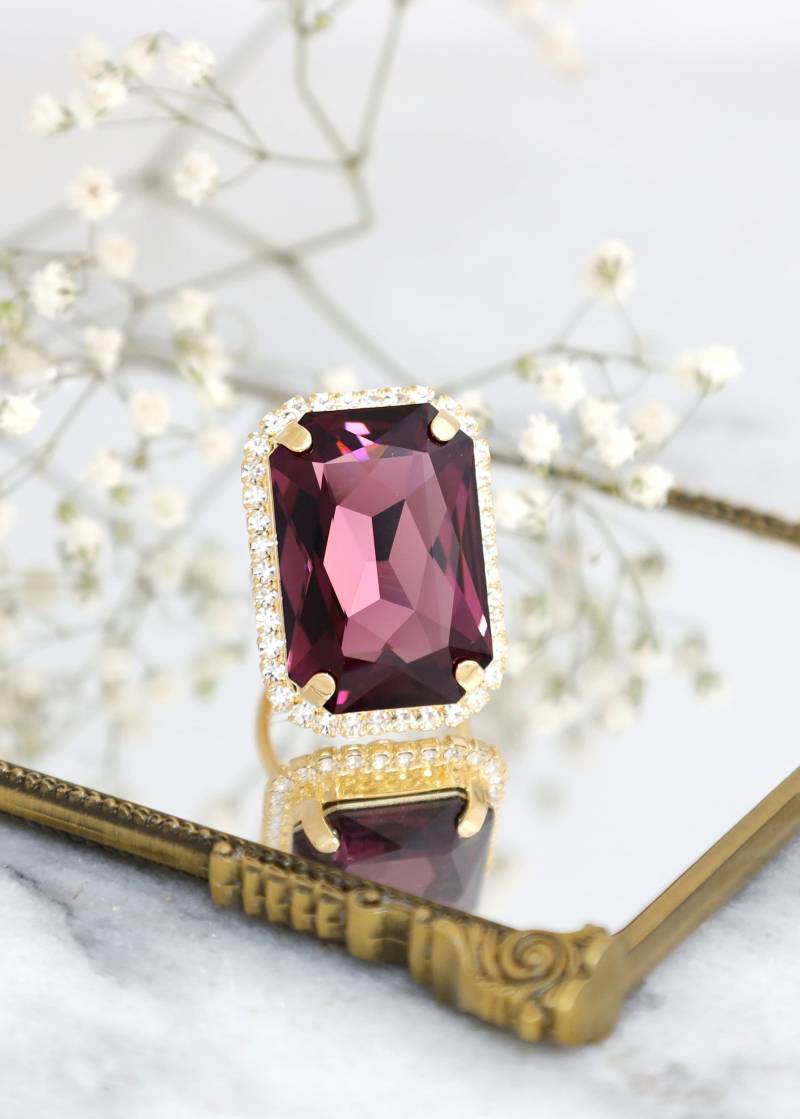 Lila Cocktailkristallring, Lila Amethyst-Statement Kristallring, Statement Goldkristallring, Einstellbarer Cocktailring von iloniti