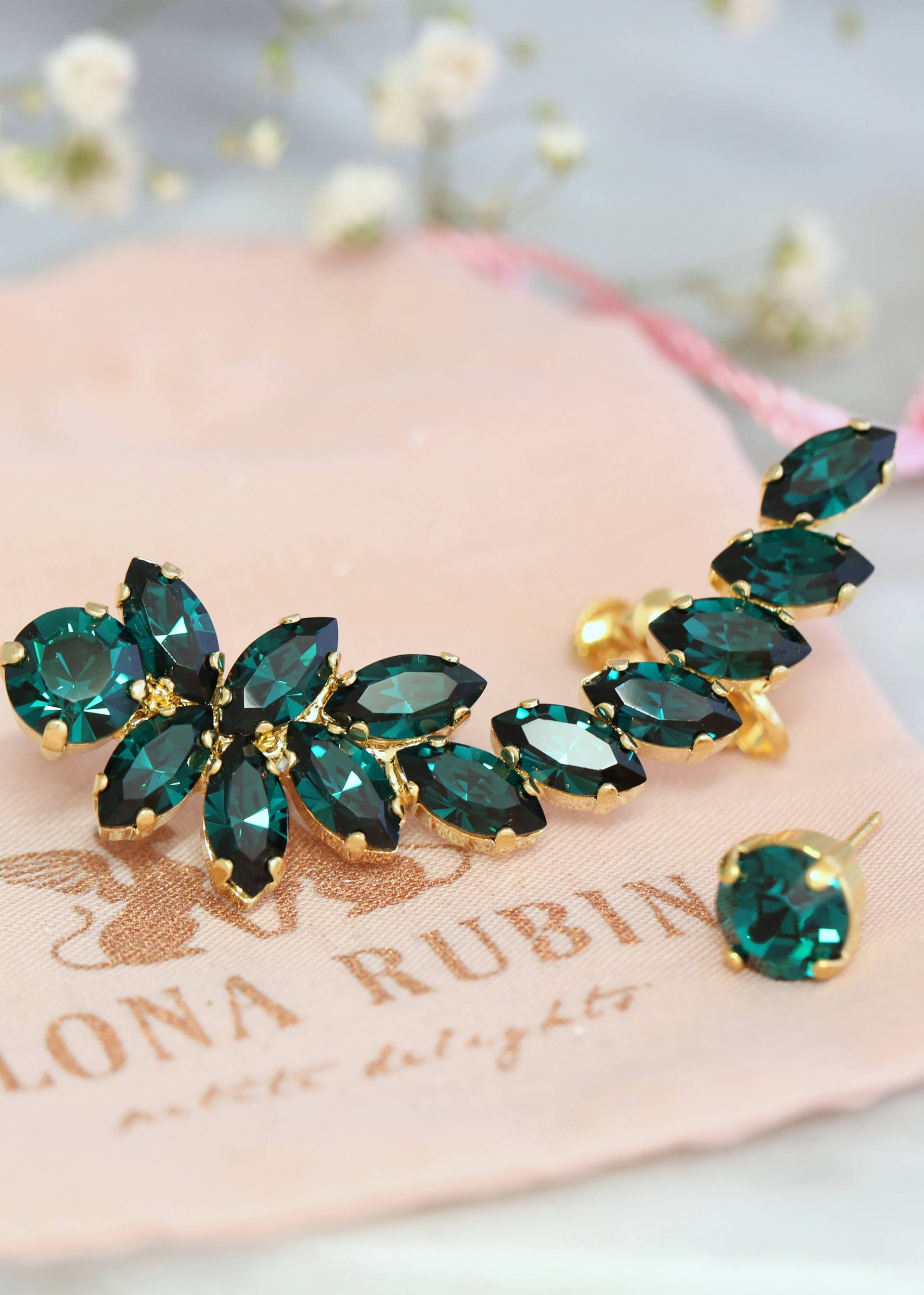 Ohr Kletterer Ohrringe, Smaragd Manschette Kristall Grüne Crawler, Crawler Ohrringe von iloniti