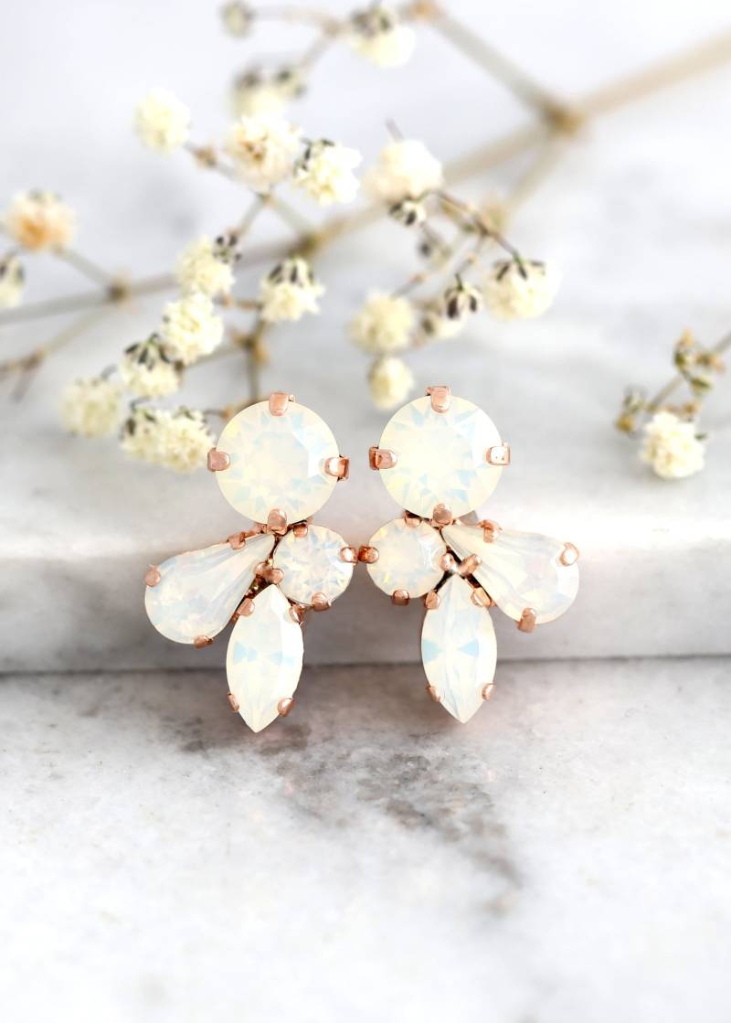 Weißer Opal Ohrringe, Braut Kristall Cluster Ohrstecker, Brautjungfer Ohrstecker von iloniti