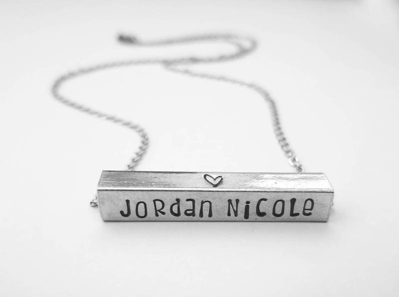 Horizontale Bar Halskette, Hand Gestempelt Schmuck, Personalisierte Name Halskette Für Mama, Text Graviert von ilove2stamp