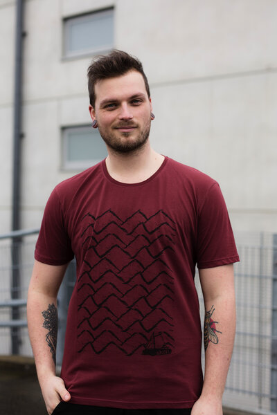 ilovemixtapes Herren T-Shirt mit Wellen Ahoi 3.0 aus Biobaumwolle, Made in Portugal ILP06 - sable red von ilovemixtapes