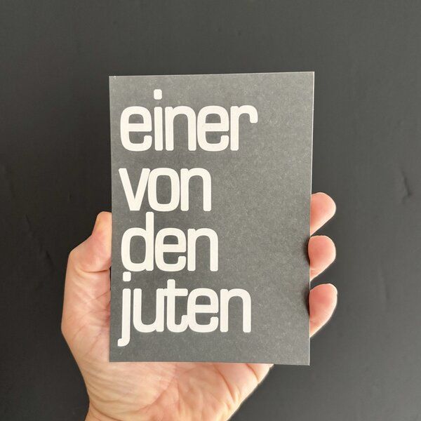 ilovemixtapes Klartext in Typo – Postkarte „einer von den juten“ von ilovemixtapes