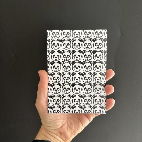 ilovemixtapes Postkarte „Pandas überall“ – kleine Pandas, große Freude A6 von ilovemixtapes