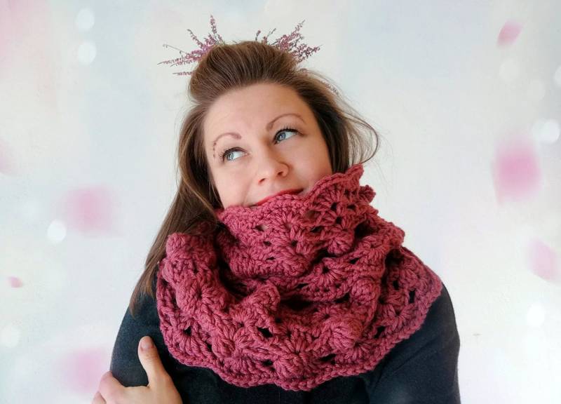 Altrosa Grobstrick-Schlauchschal Wolle-Acryl-Spitzenschal von ilzeBoutique