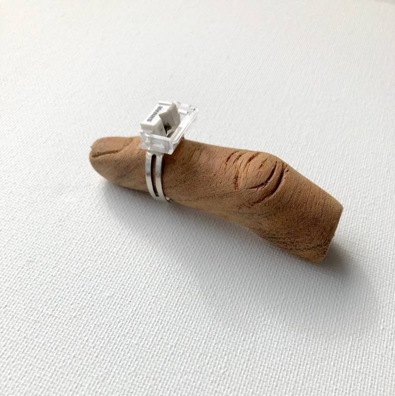 Upcycled Plattenspieler-Nadelring Shure-Nadel Upcycled Plattenspieler-Nadelring Shure-Nadel von imaginecian