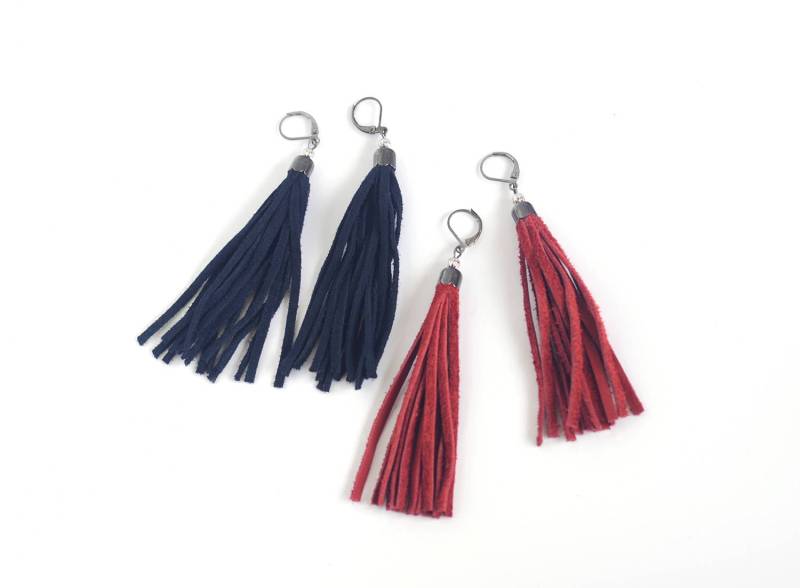 Leder Quastenohrringe in Tomatenrot Und Marineblau Leder Quastenohrringe in Tomatenrot Und Marineblau von imali