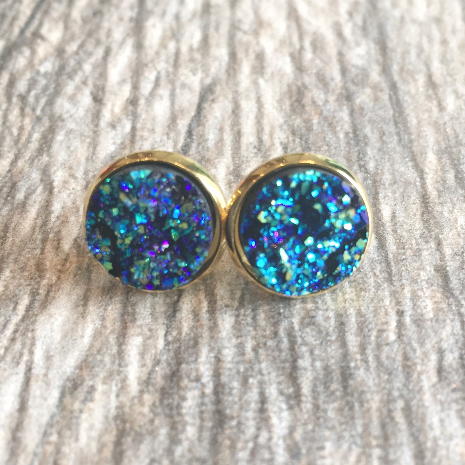 Blaue Druzy Ohrringe, Harz Edelstein Ohrstecker, Gold Schmuck Blaue Druzy Ohrringe, Harz Edelstein Ohrstecker, Gold Schmuck von imwyred