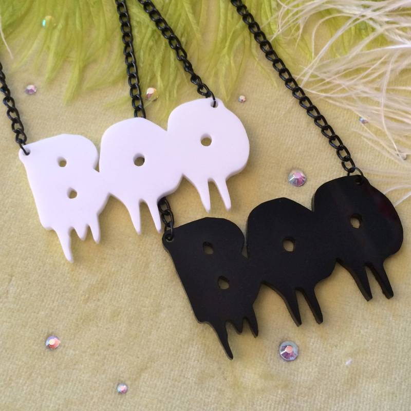 Boo Acryl Halskette in Schwarz Oder Weiß Boo Acryl Halskette in Schwarz Oder Weiß von imyourpresent