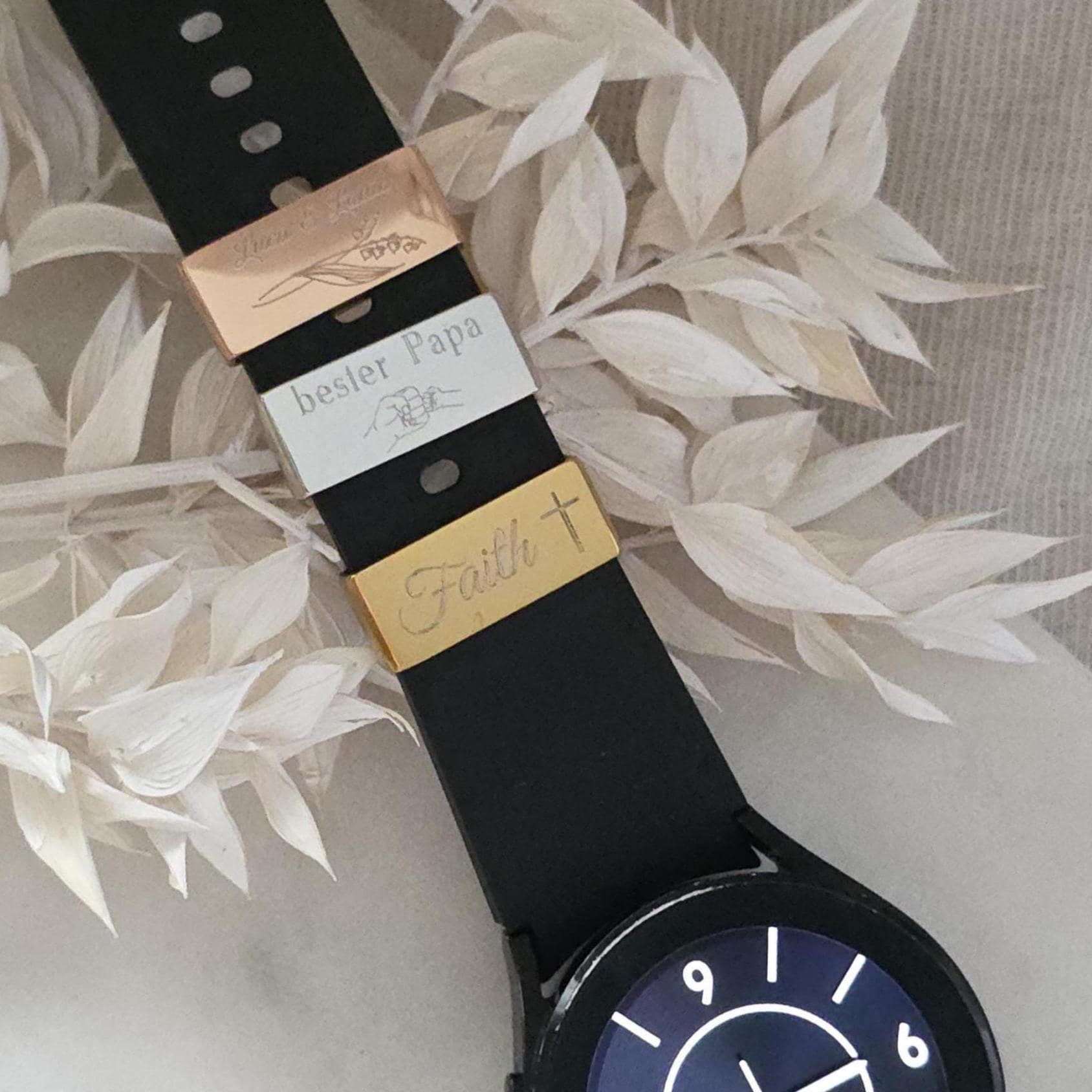Personalisiertes Plättchen Für Smartwatch Band | Edelstahl in Gold, Silber, Rosé Geschenkidee Männer & Frauen Mit Wunschgravur von inaklam