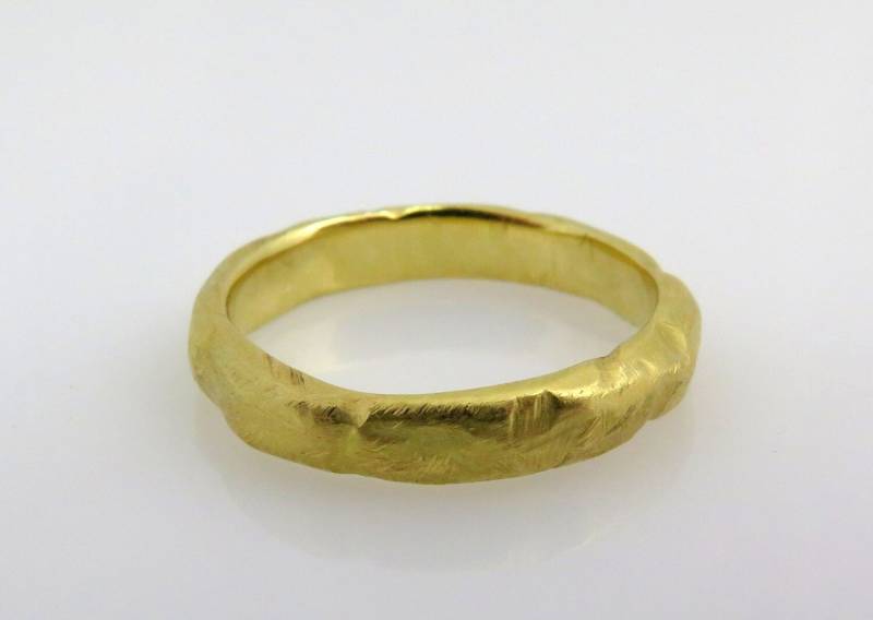 Ehering, 14K Goldring, Unisex Band, Einzigartiger Gehämmerter Ring, Rustikaler Ring Mit Gravur, Moderner Strukturring von inbarfinejewelry