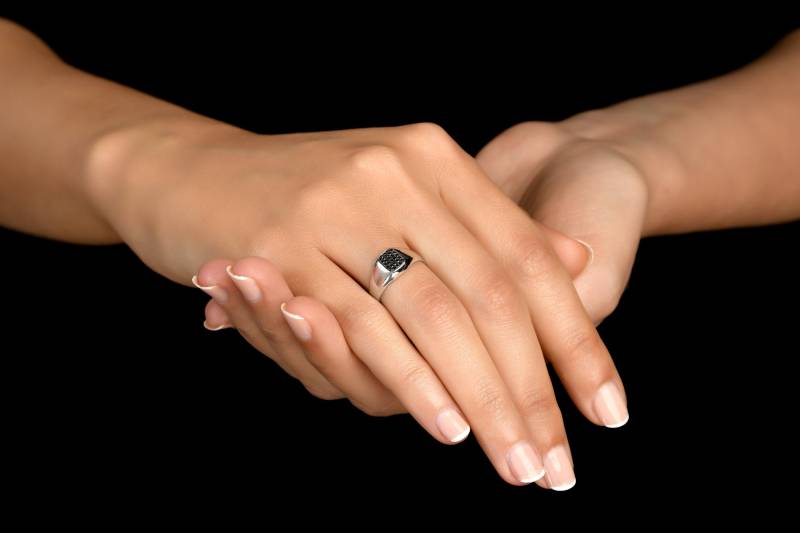 Schwarzer Diamant Ring, Statement 14K Gold Fine Jewelry, Multistone Ringe, Pave Siegelring, Cluster Pinky Ring von inbarfinejewelry