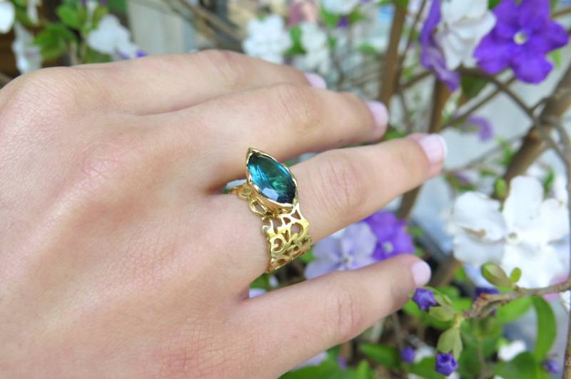 Turmalinring, Edelsteinring, Statement Gold Ring, Filigraner 18K Blauer Stein Cocktailring, Großer Ring von inbarfinejewelry