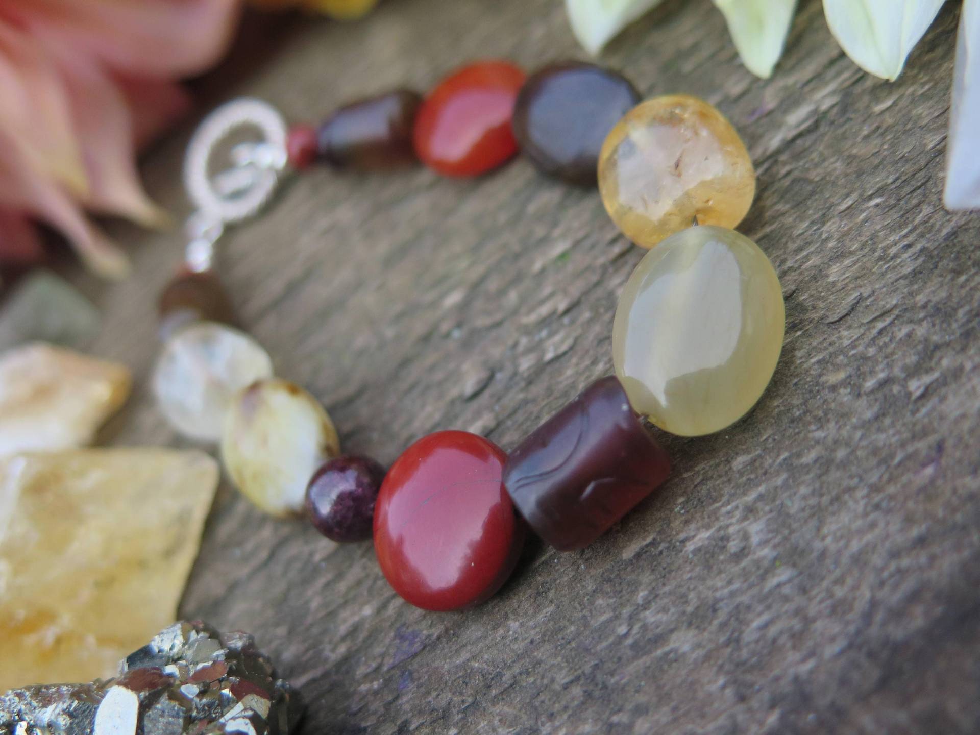 Herbst Inspiriert Edelstein Armband - Chunky Stein Boho Hippy Schmuck Geschnitzter Kristall Gelb Rot Good Vibe Tribe Festival Herbst Inspiriert Edelstein Armband - Chunky Stein Boho Hippy Schmuck Geschnitzter Kristall Gelb Rot Good Vibe Tribe Festival von inbloomdesigns