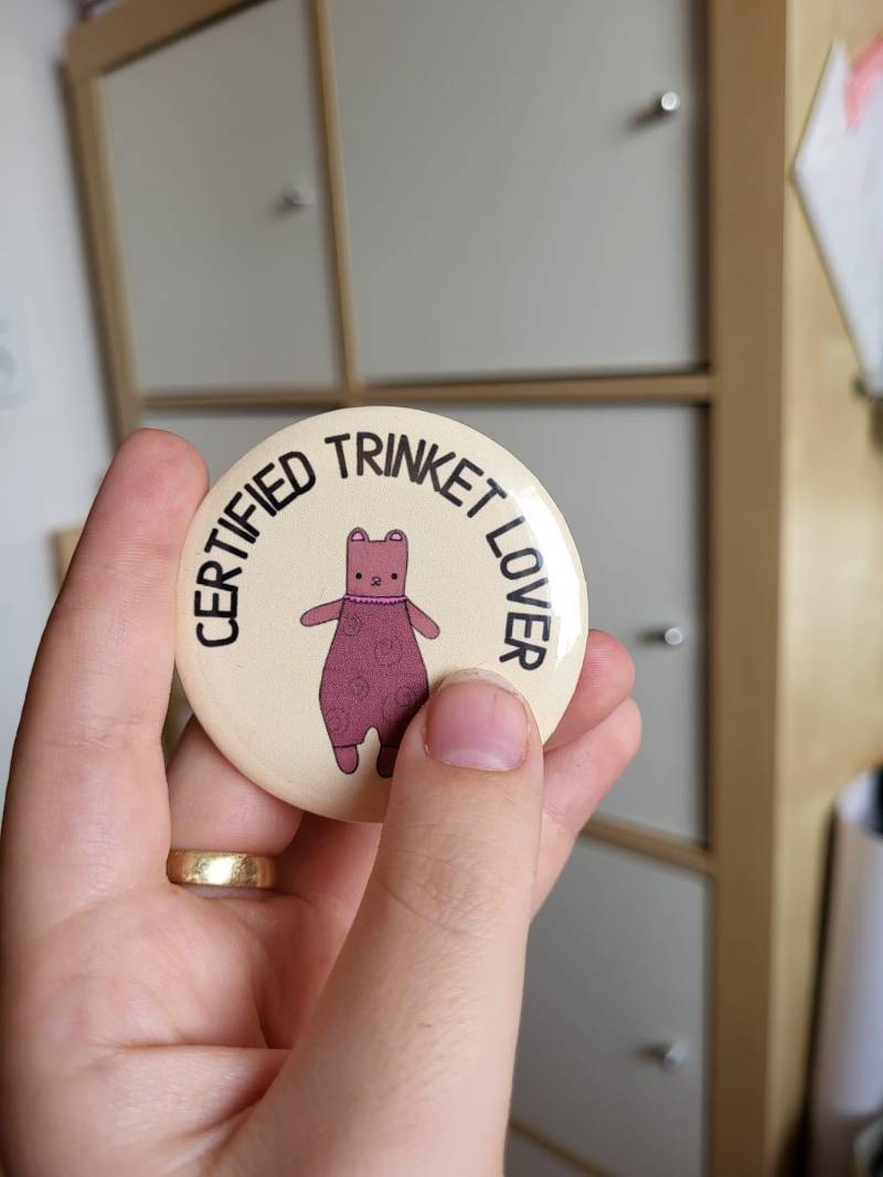 Kawaii Braunbär Emaille Pin Schmuckstück Liebhaber Abzeichen | 58 Mm Handmade Pin Kawaii Braunbär Emaille Pin Schmuckstück Liebhaber Abzeichen | 58 Mm Handmade Pin von indeedstarboi