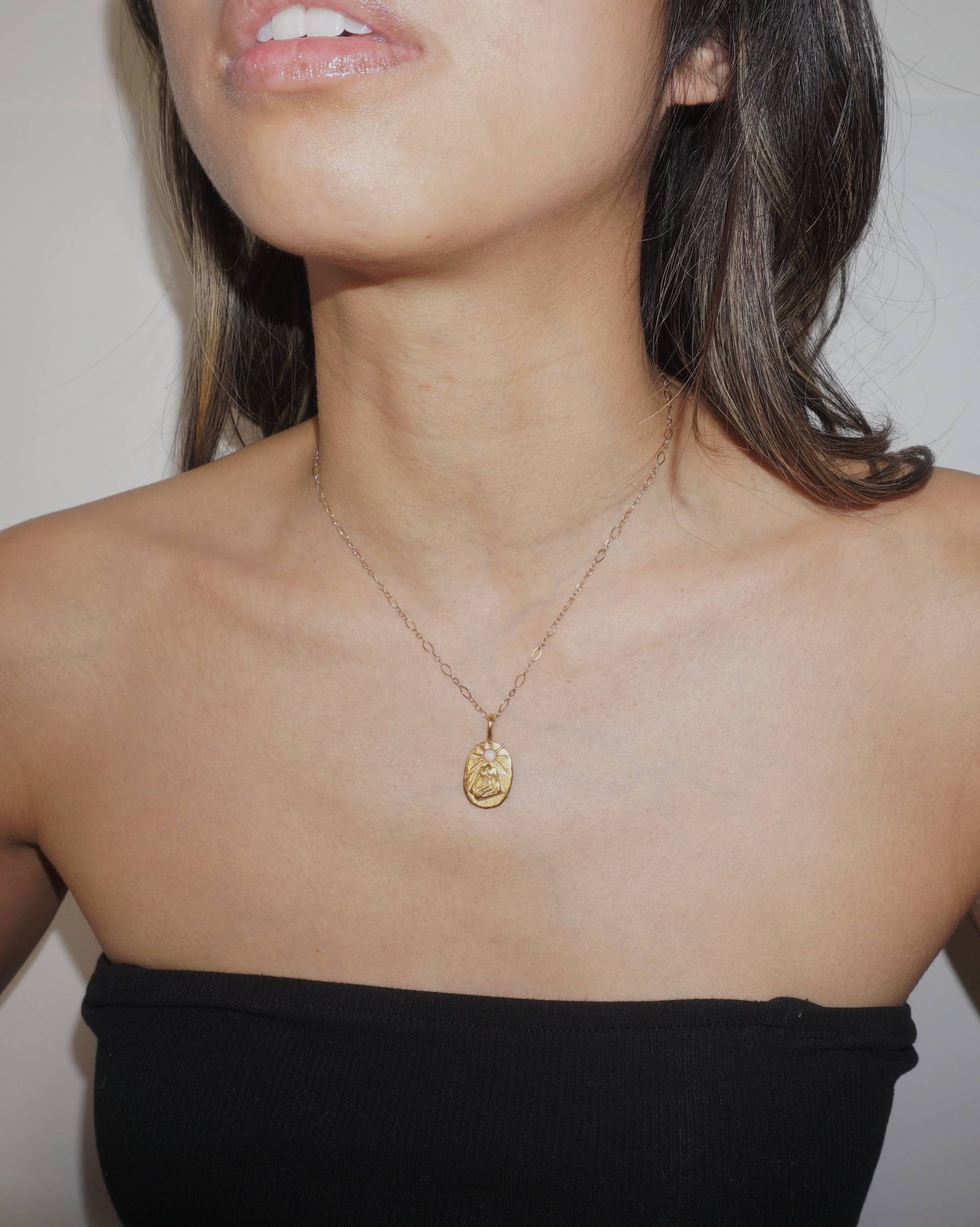 In Her Power Halskette/Gold Necklace Feminin Weibliche Ermächtigung Handmade In Her Power Halskette/Gold Necklace Feminin Weibliche Ermächtigung Handmade von indeethelabel