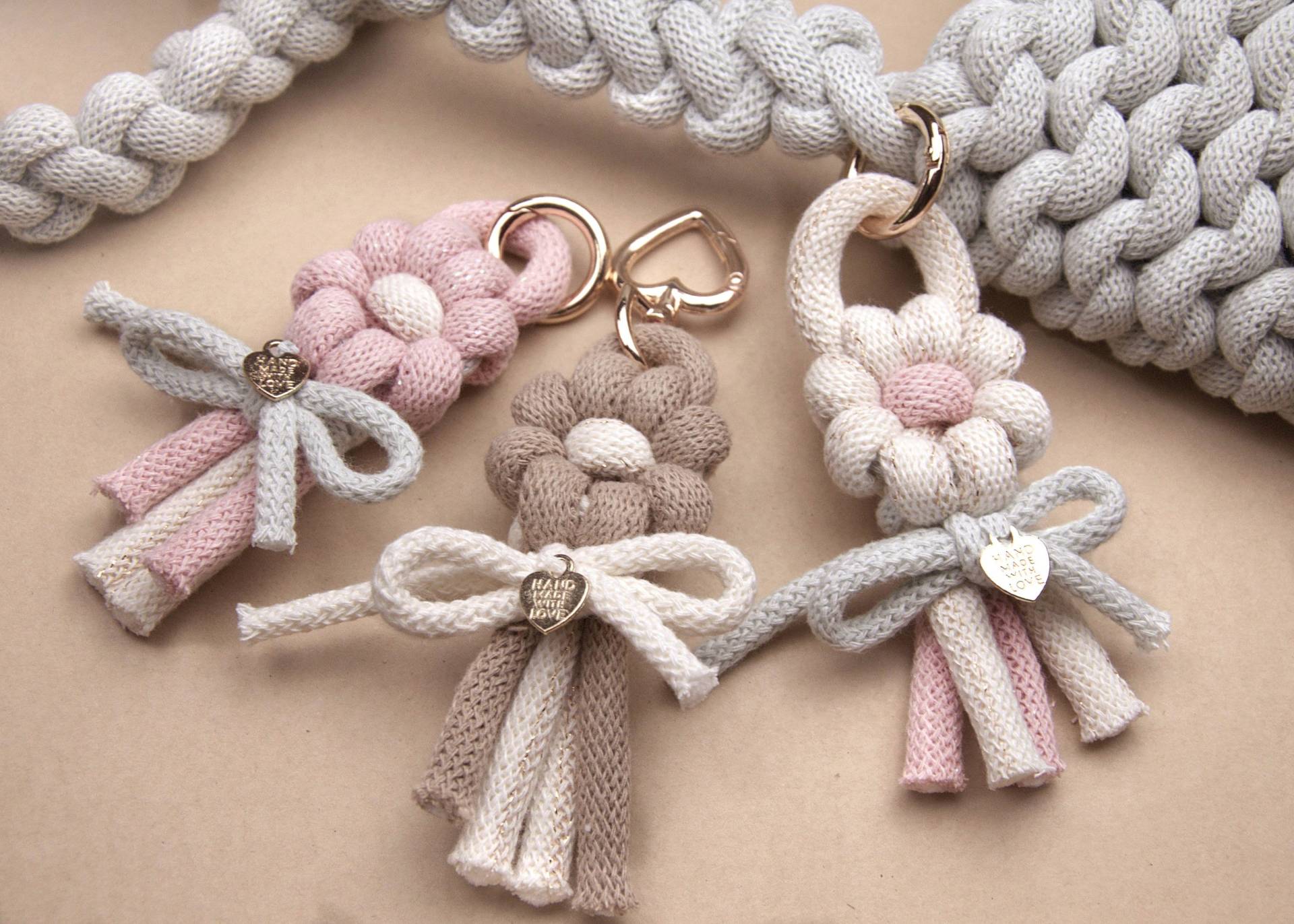 Makramee Blumen Schlüsselbund, Daisy Rucksackanhänger, Kinder Taschenanhänger von indemi