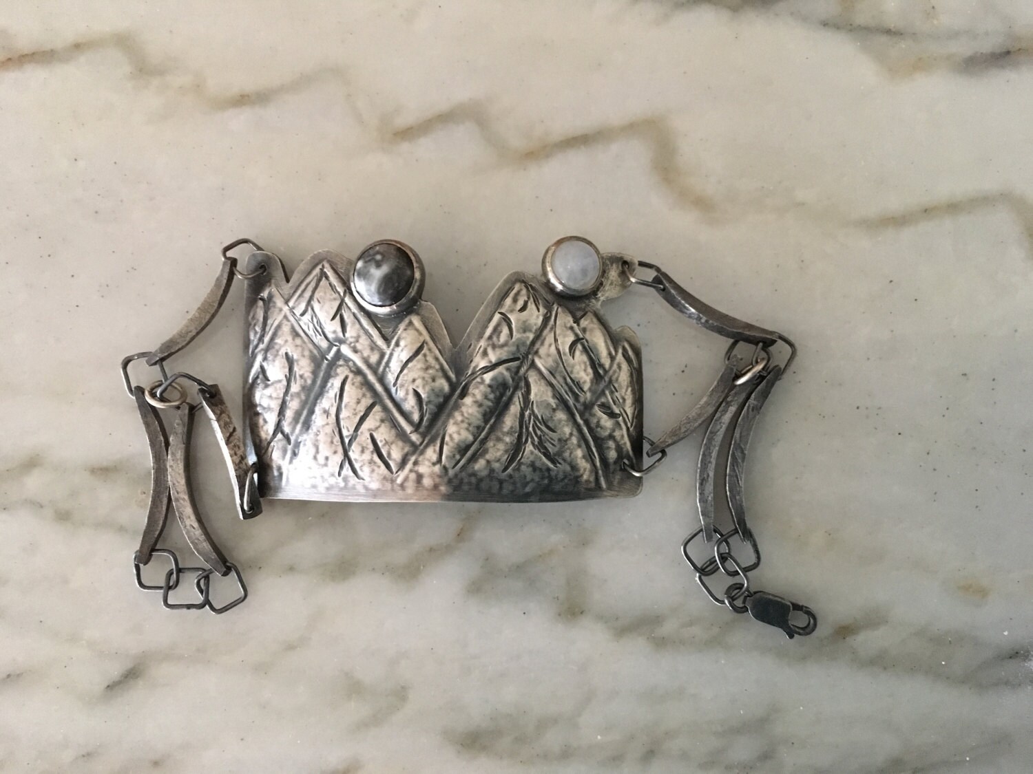 Chase Und Treibarbeit Berg-Armband Chase Und Treibarbeit Berg-Armband von indljewelry