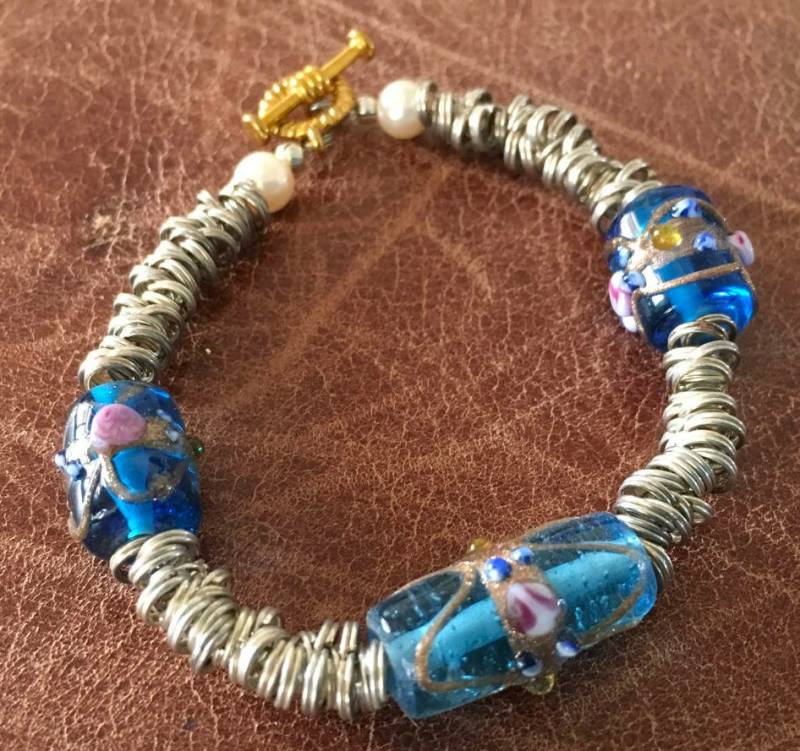 Schicke Blaue Glasperlen Mit Silber Vergoldet Spaltringe Armband von indljewelry