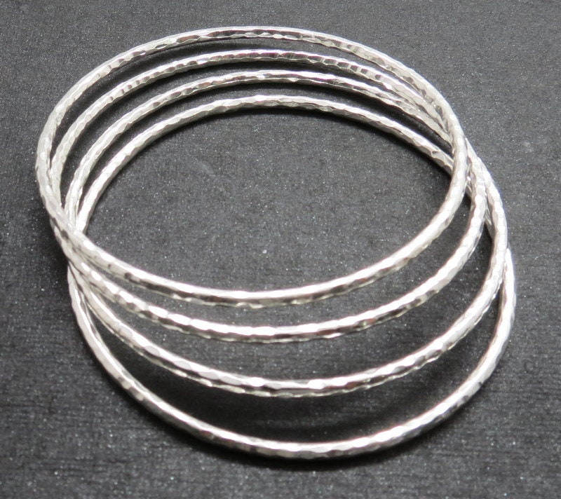 Gehämmertes Armreif Armband 925 Sterling Silber Handgemachtes Boho Stacking 67 Mm Rund Gehämmertes Armreif Armband 925 Sterling Silber Handgemachtes Boho Stacking 67 Mm Rund von indokraft