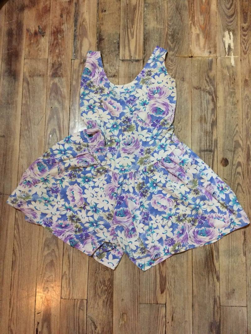 Floral Krawatte Zurück Strampler Floral Krawatte Zurück Strampler von inezandberyl