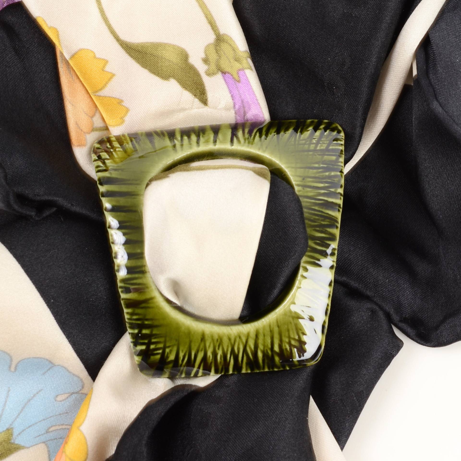 Schal-Schnalle Schamane-Schmucknadeln in Fichten-Grün von ingDIZAINAS