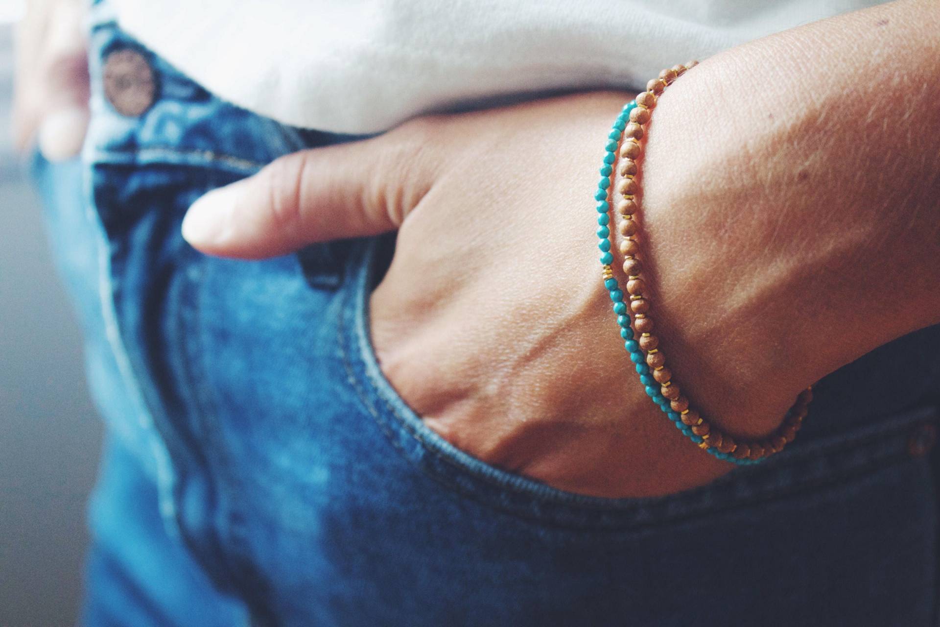 Sandelholz Gold Perlen Armband, Yoga Stapel Gold Layering 24K Vermeil von inherstudy