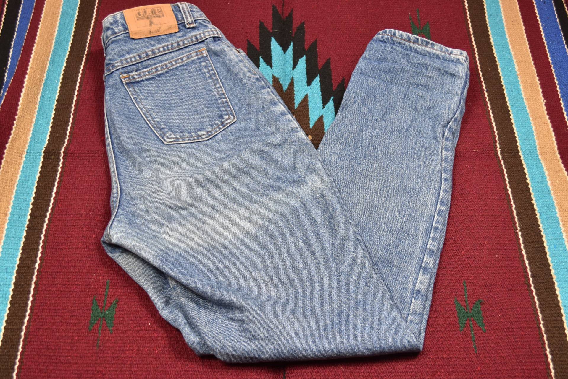 Vintage Blau Denim High Waist Gap Mom Jeans von inhomage
