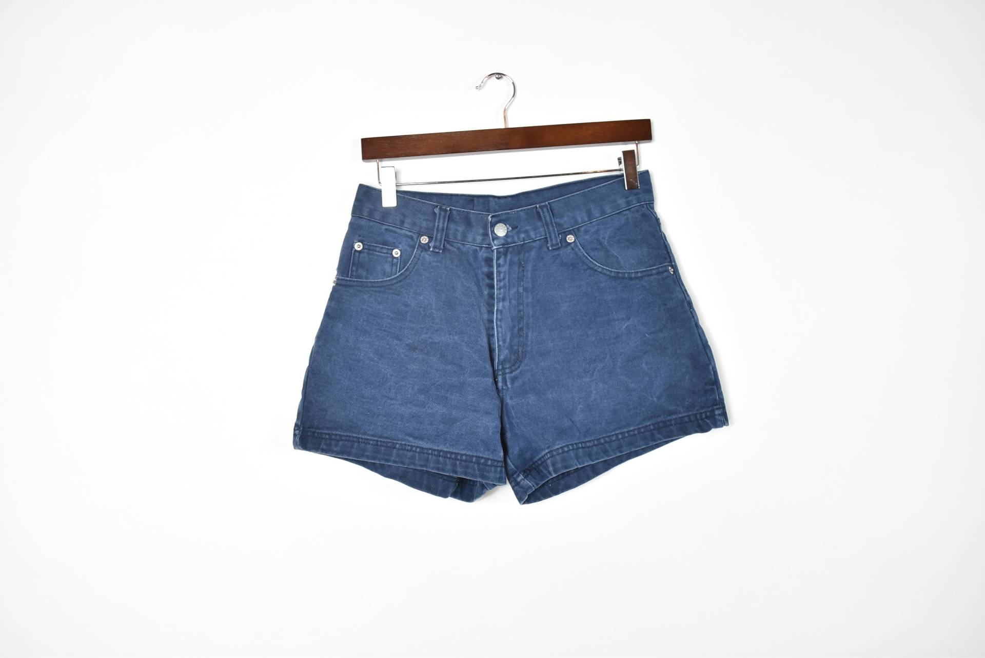 Vintage Blue High Taillierte Jeans Shorts von inhomage