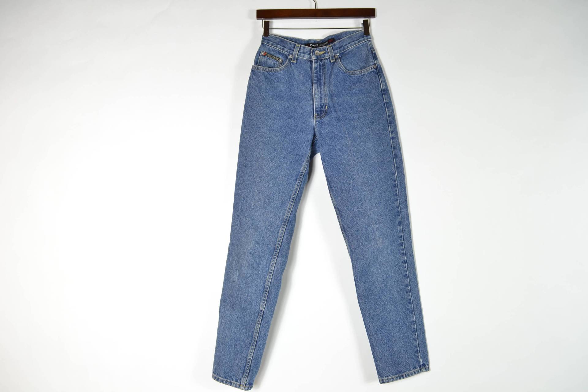 Vintage Dkny Mom Jeans Mit Hoher Taille von inhomage