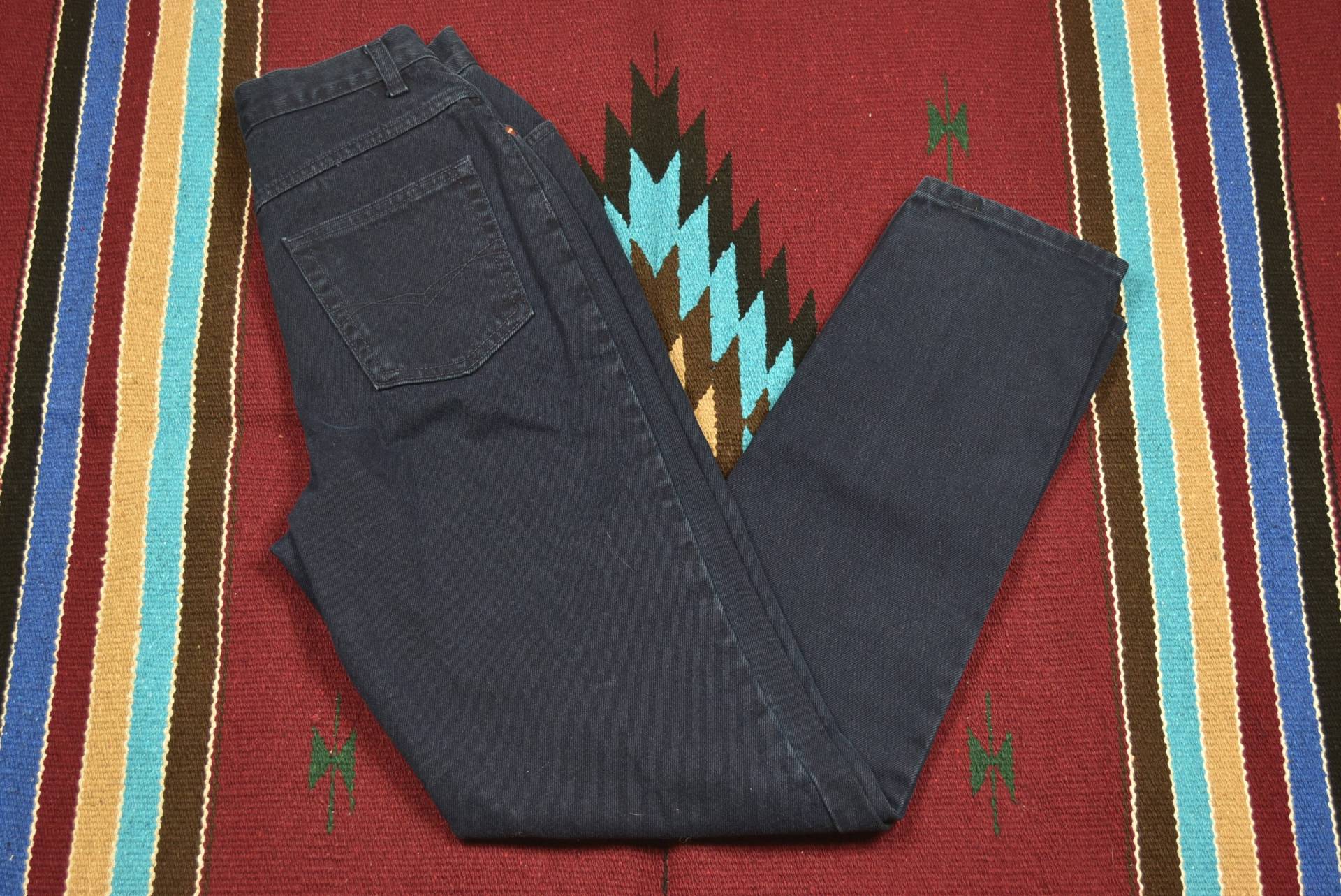 Vintage Dunkelblau Blau High Waisted Mom Jeans von inhomage