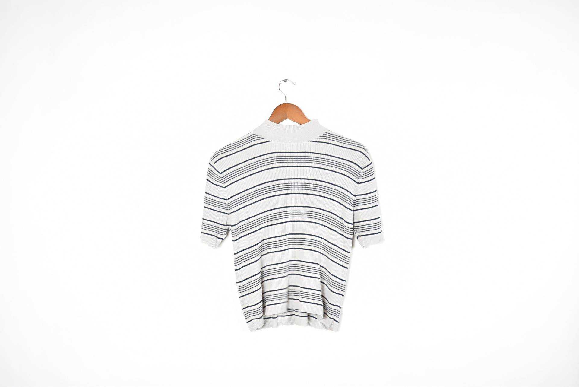 Vintage Grau Und Schwarz Gestreiftes Rollkragen Shirt von inhomage