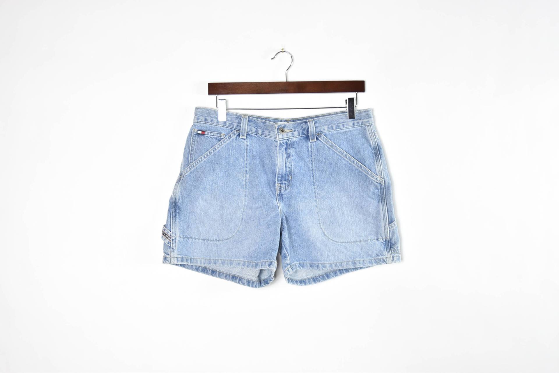 Vintage Hellblau Tommy Hilfiger Jeans Shorts von inhomage