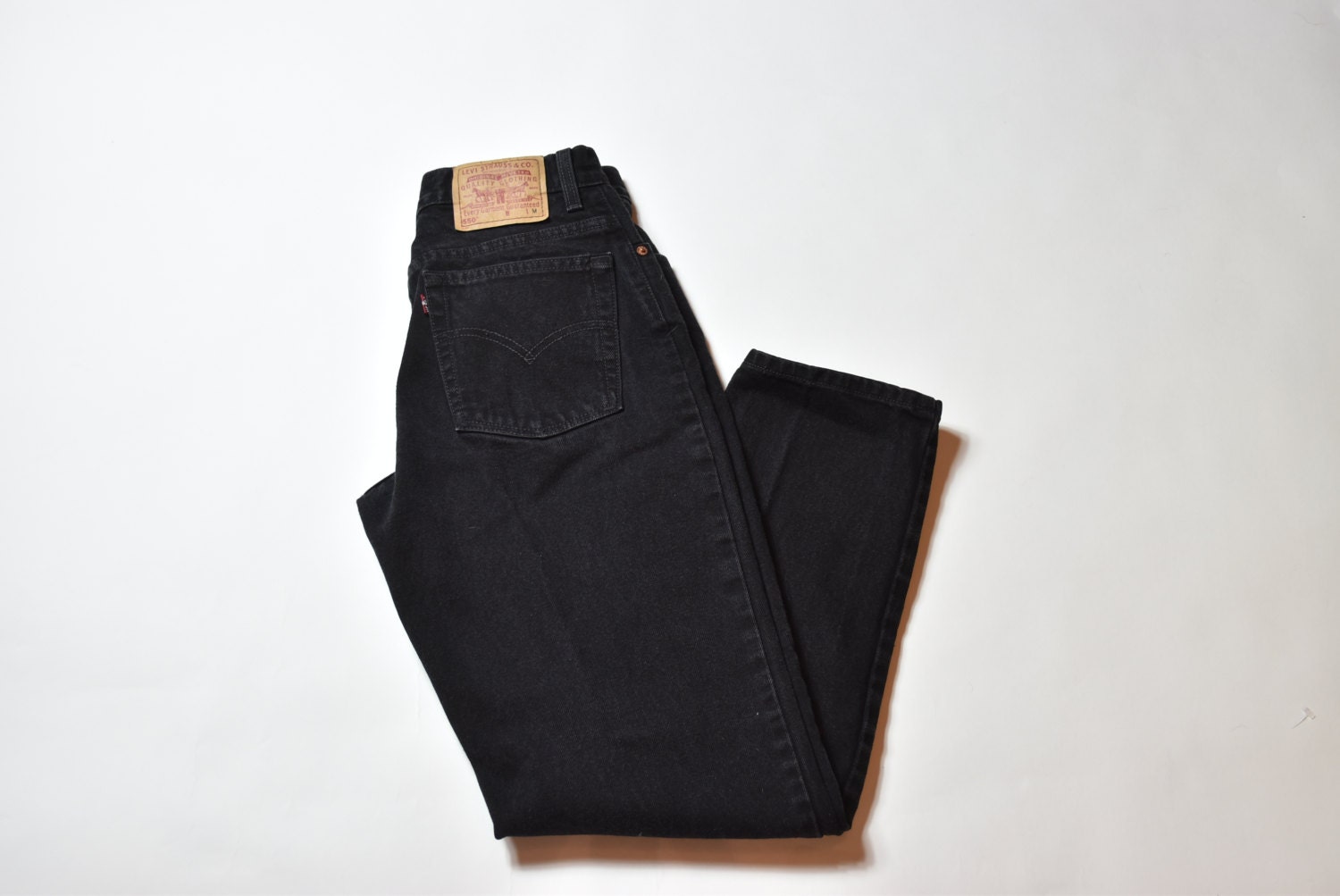 Vintage Schwarze Levis 550 Hoch Taillierte Mom Jeans von inhomage