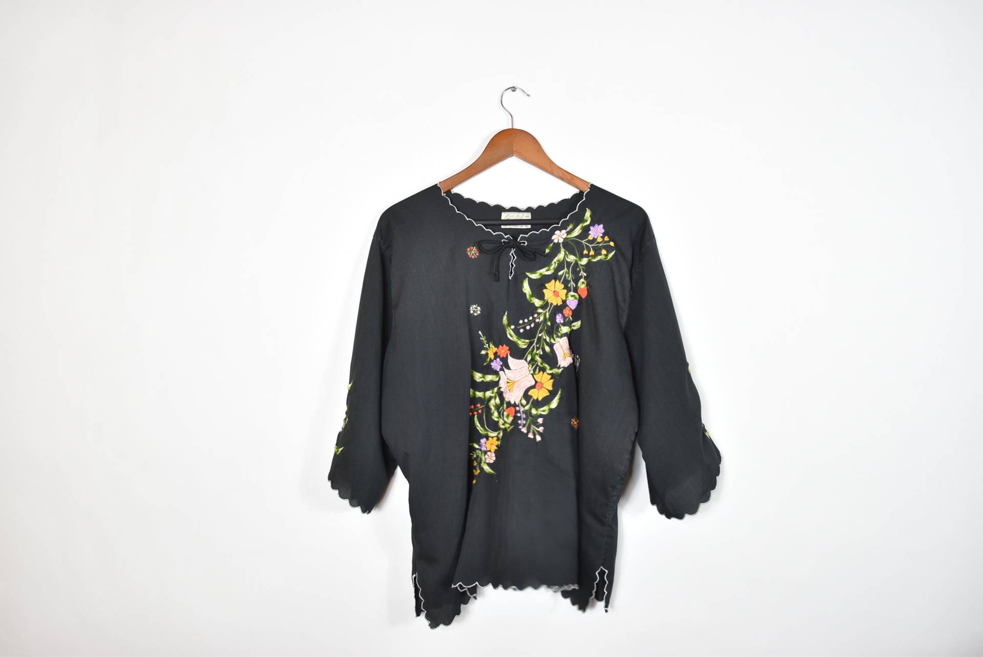 Vintage Schwarzes 70Er Jahre Floral Genähtes Boho Top von inhomage