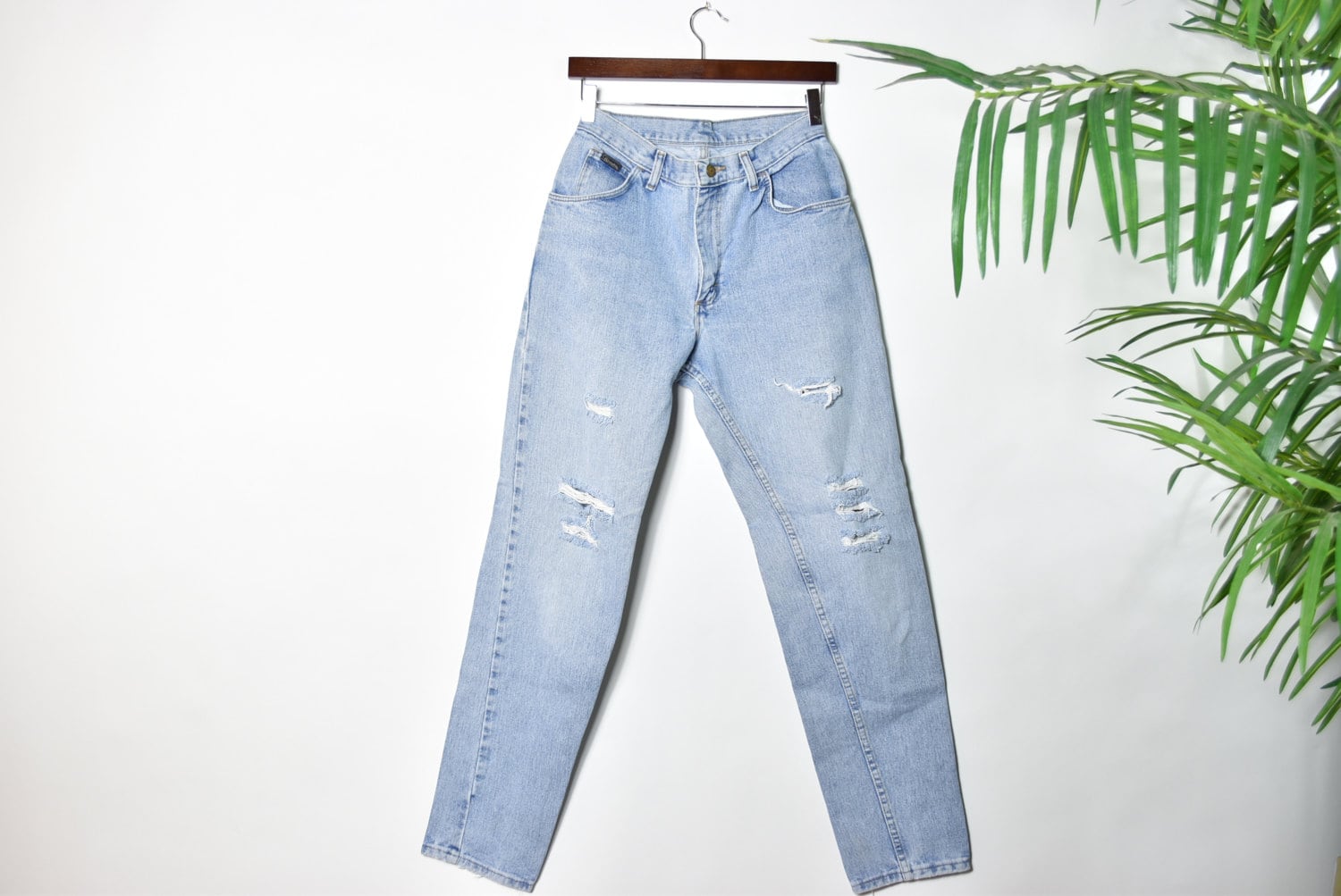 Vintage Wrangler High Waisted Worn Denim Jeans von inhomage