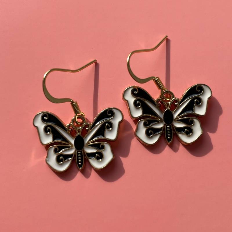 Motten/Schmetterling Ohrringe Mit Emaille-Anhänger Schwarz Weiß - Ohrhänger Im Goa Hippie Boho Stil Motten/Schmetterling Ohrringe Mit Emaille-Anhänger Schwarz Weiß - Ohrhänger Im Goa Hippie Boho Stil von inkilove