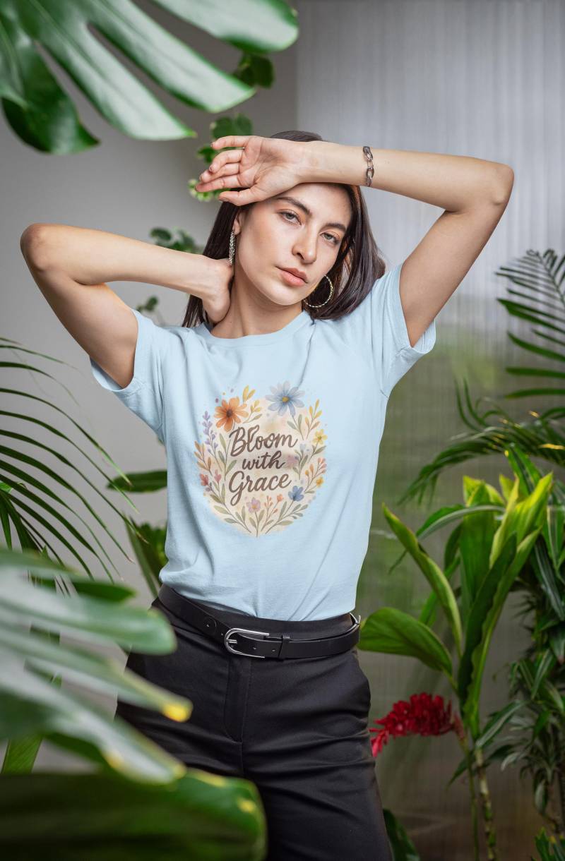 Bloom With Grace T-Shirt Damen Herren | Inspirational Floral Boho Botanical Shirt Positive Vibes Geschenk Für Natur & Gartenfreunde von inkspireTM