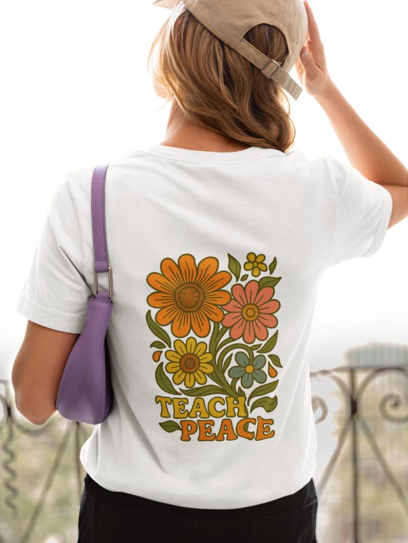 Teach Peace T-Shirt | Hippie Shirt Unisex Retro Blumen Mit Symbol Aktivisten Geschenk Für Lehrer & Weltfrieden von inkspireTM