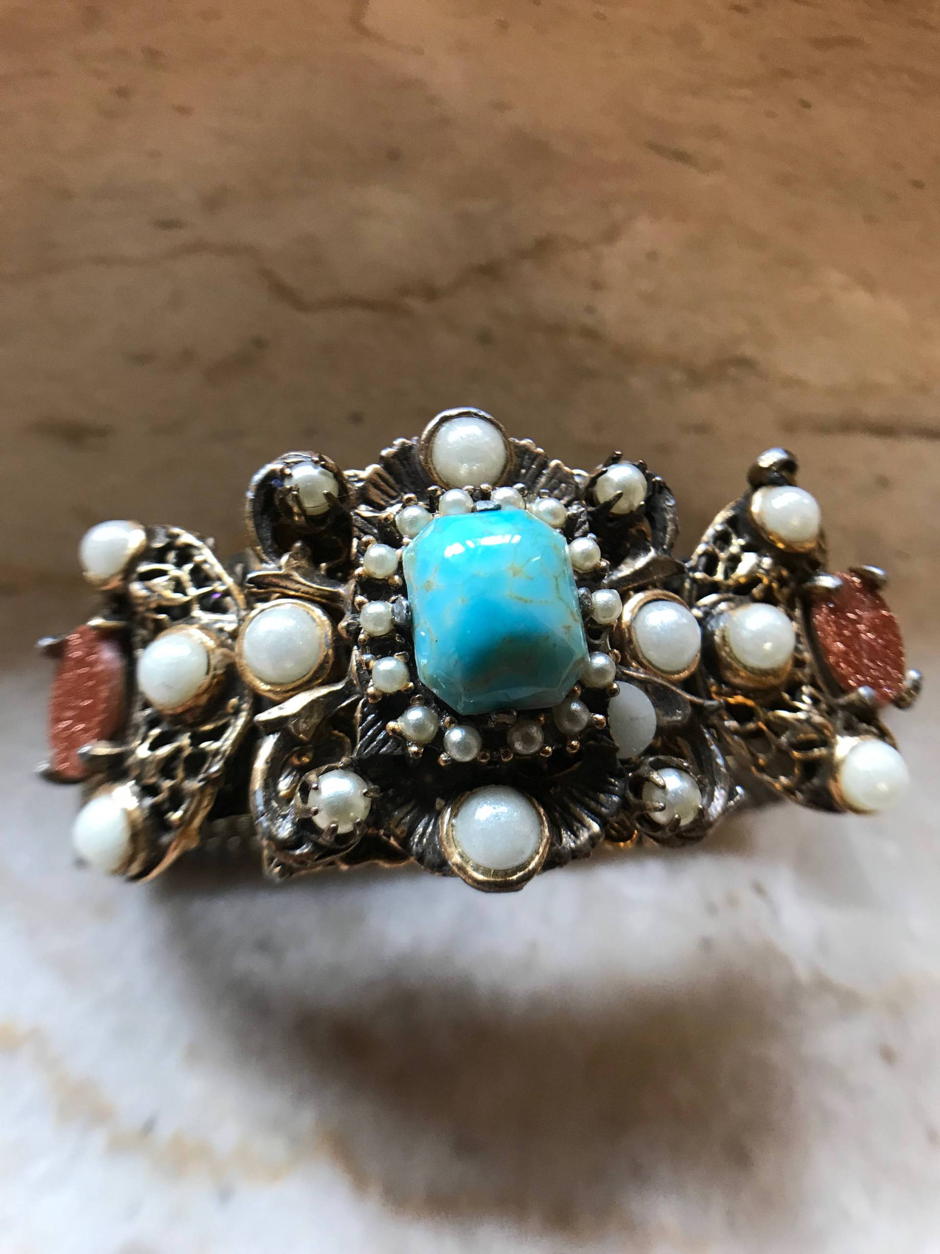 Antike Metallarmband | Bronze Mit Dekorationen in Echten Harten Steinen Und Perlen von inlove4vintage