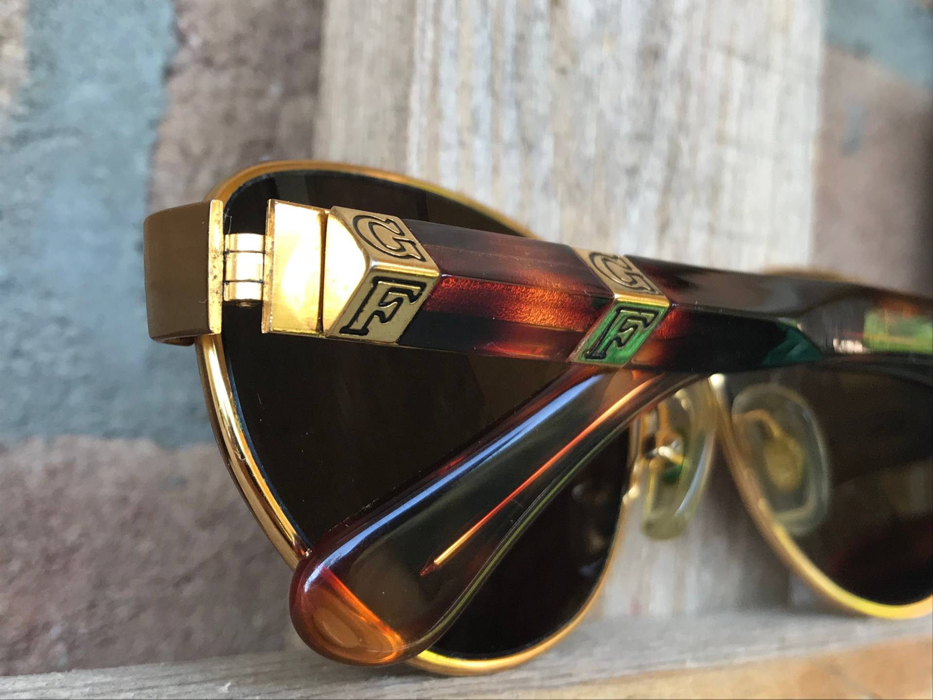 Gianfranco Ferre Vintage Runde Sonnenbrille in Gold Und Schildpatt, Gebrauchte Designer-Rahmen, Vintage-Sonnenbrille Für Damen, Unisex-Sonnenbrille von inlove4vintage